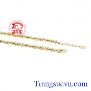 Người ta tin rằng khi tìm thấy cỏ 4 lá là báo hiệu sắp có may mắn. Lắc tay cỏ bốn lá thời trang