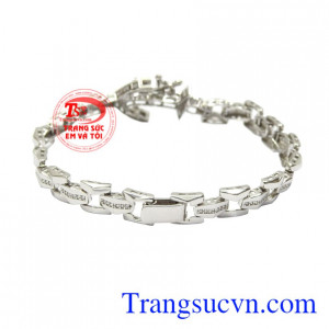 Mỏ neo là biểu tượng của sự bền chặt, vững chãi, kiên cường. Do đó các sản phẩm trang sức hình mỏ neo được rất nhiều phái mạnh đặc biệt ưa chuộng.