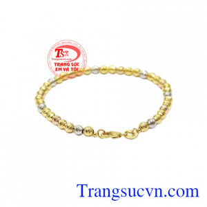 Các phay được làm một cách tỉ mỉ tạo vẻ lấp lánh cho sản phẩm giúp các nàng trông thu hút hơn.