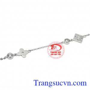 Vì thế, các sản phẩm lắc tay ngày càng có nhiều kiểu dáng và mẫu mã khác nhau để phù hợp với từng khách hàng. Lắc tay nữ phong cách vàng trắng