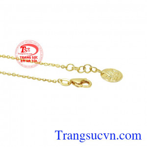 Không chỉ giúp người dùng thêm xinh đẹp, duyên dáng mà còn thể hiện được cá tính của người ấy. Lắc tay vàng tây dễ thương