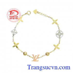 Lắc tay vàng tây sành điệu thiết kế độc đáo, đẹp mắt tạo nên một sản phẩm thời thượng.