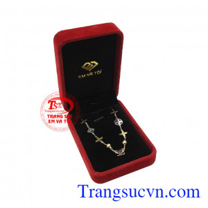 Lắc tay vàng tây sành điệu tinh tế.