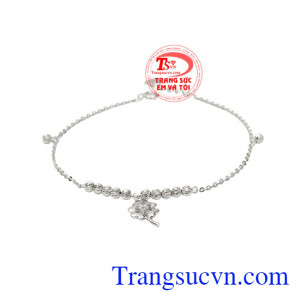 Lắc tay vàng trắng cỏ bốn lá được nhập khẩu từ Hàn Quốc. 