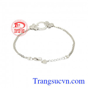 Lắc tay vàng trắng hồ điệp mang đến nét trẻ trung và hợp thời trang cho người dùng.