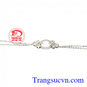 Những chi tiết được làm cách tỉ mỉ và cẩn thận giúp chiếc lắc tay trở nên sinh động hơn. Lắc tay vàng trắng hồ điệp