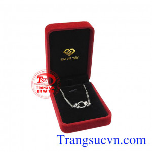 Sản phẩm nhập khẩu từ Hàn Quốc, thích hợp làm quà tặng cho phái đẹp. Lắc tay vàng trắng hồ điệp