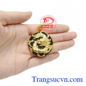 Mặt đá bọc rồng vàng tây mang đến sự tự tin cho phái mạnh. 