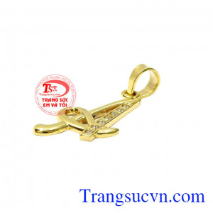 Sản phẩm phù hợp với nhiều kiểu trang phục từ cá tính tới nhẹ nhàng. Mặt dây chữ A tinh tế