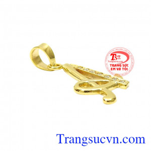 Thiết kế trang nhã kết hợp cùng những viên đá cz lấp lánh tạo điểm nhấn. Mặt dây chữ A tinh tế