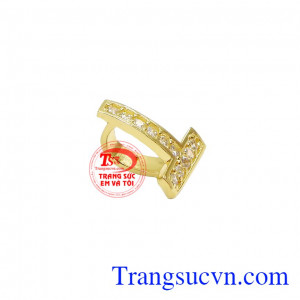 Đây sẽ là sản phẩm vô cùng phù hợp cho các cô nàng có phong cách nữ tính và yêu thích những trang sức kiểu dáng nhỏ bé. Mặt dây chữ T nhỏ xinh