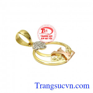 Mặt dây đẹp vàng tây được chế tác từ công nghệ hiện đại mang tới sản phẩm hoàn mỹ. 