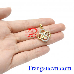 Mặt dây may mắn vàng tây chế tác từ vàng 18k, bảo hành chu đáo. 