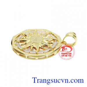 Trong phong thủy, mặt trời tượng trưng cho sự sống, ánh sáng ấm áp của mặt trời sẽ xua tan sự lạnh lẽo của bóng tối giúp mang đến nhiều điều tốt lành.