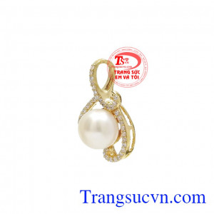 Do đó ngọc trai thường được gắn trên các món trang sức đắt giá.