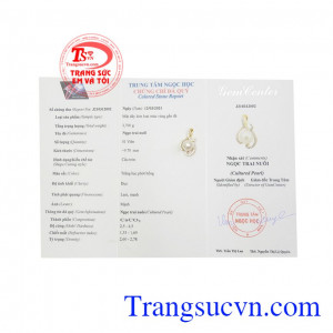 Mặt dây ngọc trai quyến rũ nổi bật.