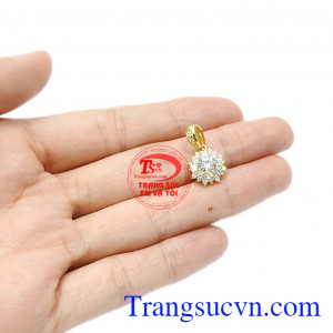 Sản phẩm được bảo hành uy tín, giao hàng trên toàn quốc. Mặt dây nữ vàng tây lấp lánh