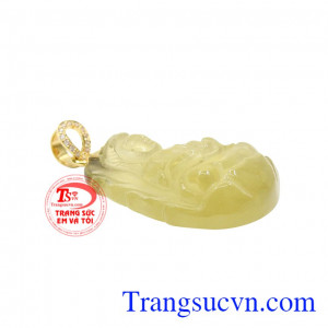 Trong quan niệm người phương Đông, phật bà là vị phật hiền từ, mang đến bình an, bảo vệ cho người dùng khỏi điều ác. Mặt dây thạch anh vàng phật bà