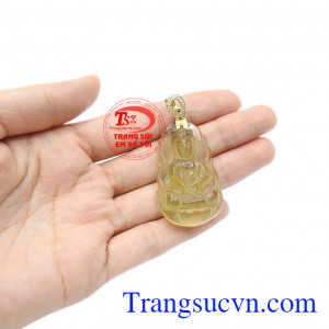 Sản phẩm thích hợp cho người mệnh kim và mệnh thủy. Mặt dây thạch anh vàng phật bà