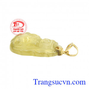 Vì vậy, rất nhiều khách hàng lựa chọn phật bà để làm trang sức đeo bên người. Mặt dây thạch anh vàng phật bà