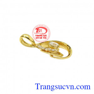 Với công nghệ hiện đại mang tới sản phẩm tinh tế, nữ tính. Mặt dây vàng tây phái đẹp