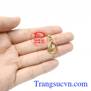 Sản phẩm có thể làm quà tặng cho phái đẹp. Mặt dây vàng tây phái đẹp