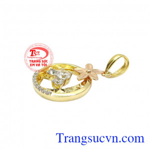 Mặt dây là một trong những phụ kiện không thể thiếu để tăng phần điểm nhấn cho các chị em. Mặt dây vàng tây phong cách