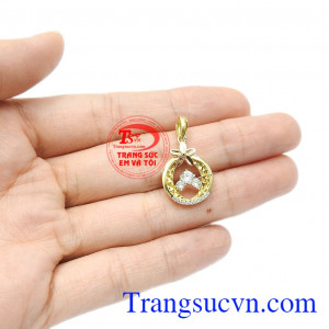 Hãy lựa chọn cho mình chiếc mặt dây phù hợp với cá tính để bạn trở nên tự tin và tỏa sáng. Mặt dây vàng tây phong cách