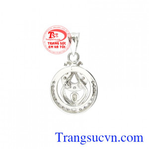 Là món quà mà nữ giới mong muốn có được vào những dịp đặc biệt.