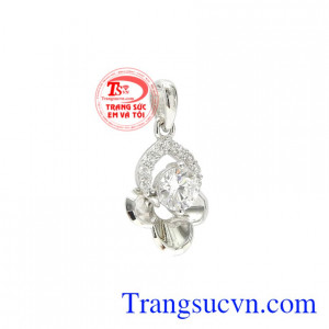 Sản phẩm không chỉ giúp phái đẹp trông nữ tính và duyên dáng hơn mà còn mang phong cách hiện đại giúp các quý cô tươi mới hơn.