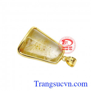 Chính vì thế mà các khách hàng mệnh kim và mệnh thổ thường lựa chọn thạch anh tóc vàng làm trang sức hộ mệnh. Mặt thạch anh tóc vàng ấn tượng