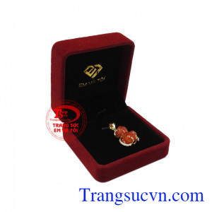 Mặt tỳ hưu cẩm thạch bình an bọc vàng đảm bảo độ bền đẹp, sang trọng. 