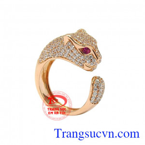 Nhẫn báo hồng ấn tượng với phong cách cá tính, hợp thời trang.