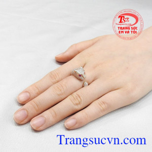 Nhẫn báo hồng ấn tượng