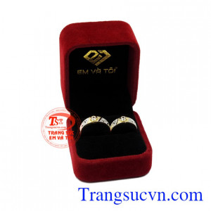 Nhẫn cưới hạnh phúc vẹn tròn đẹp.
