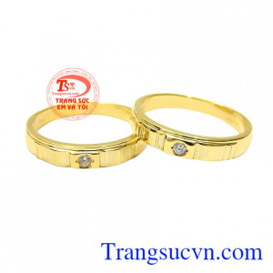 Nhẫn cưới hôn nhân ngọt ngào kiểu dáng mẫu mã theo hướng cổ điển nhưng vẫn đem lại vẻ trẻ trung đến cho người đeo.