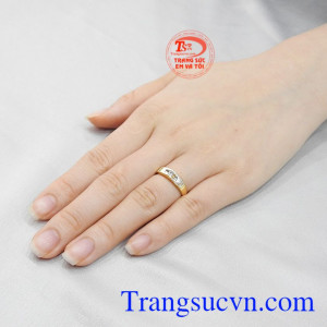 Nhẫn cưới kỷ vật hạnh phúc đẹp.