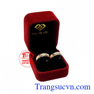 Nhẫn cưới vàng cam kết ngọt ngào tinh tế.