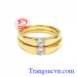 Nhẫn cưới vàng hạnh phúc giản đơn được nhập khẩu từ Hàn Quốc. 
