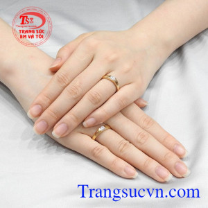 Sản phẩm được khắc chữ miễn phí. Nhẫn cưới vàng hạnh phúc giản đơn