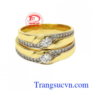 Cặp nhẫn cưới này là sự gắn kết gắn bó lâu dài, kỉ vật ghi dấu kỉ niệm hạnh phúc, vẹn tròn của đôi lứa.