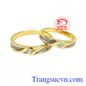 Nhẫn cưới vàng tây bền chặt được chế tác tinh tế từ vàng 18k chất lượng.