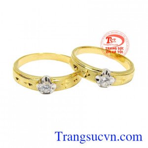 Nhẫn cưới vàng tây độc đáo được chế tác vô cùng ấn tượng tạo vẻ thời trang cho người đeo.