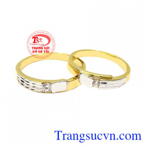 Nhẫn cưới vàng tây đôi lứa với kiểu dáng độc đáo sẽ không khiến người đeo thất vọng.