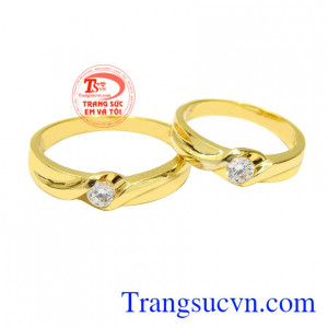 Nhẫn cưới vàng tây vĩnh cửu kiểu dáng trẻ trung, hợp thời trang.
