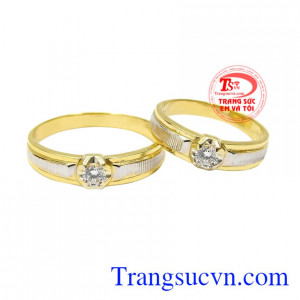 Nhẫn cưới vàng tây yêu thương được chế tác độc đáo và đầy tinh tế giúp cho người đeo trẻ trung hơn.