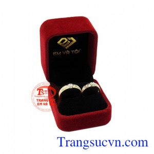 Nhẫn cưới vàng tây yêu thương xinh yêu.