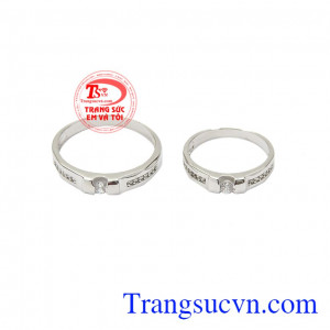 Sản phẩm sẽ là sự lựa chọn hoàn hảo dành cho những cặp đôi thích nhẫn cưới theo phong cách cổ điển.