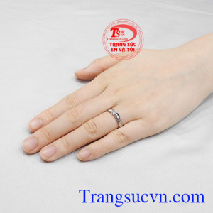 Nhẫn cưới vàng trắng chung thủy đẹp.