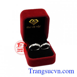 Nhẫn cưới vàng trắng kết duyên đẹp.